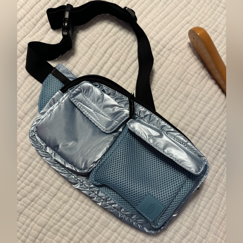 Free People FP Movement Belt Bag NWOT - Picture 3 of 7